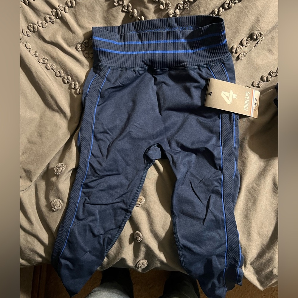 **WOMEN’S ||FOUR LAPS ||ATHLETIC PANT/LEGGINGS|| SIZE SMALL ||NWT**